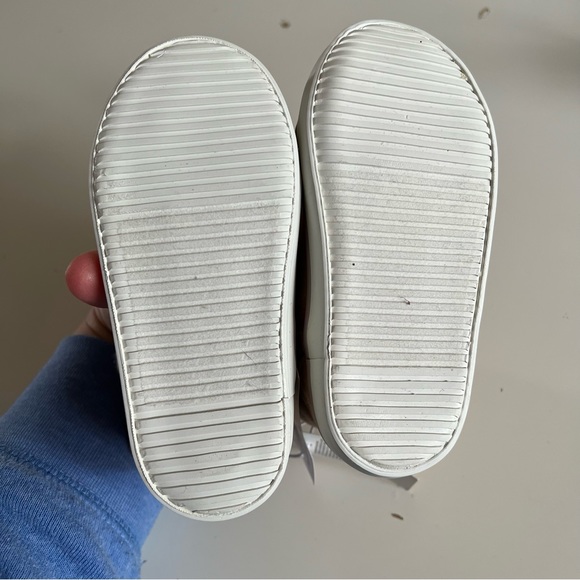 [BOGO ✨] NWT Cat Sneakers 🐱 - Picture 4 of 5